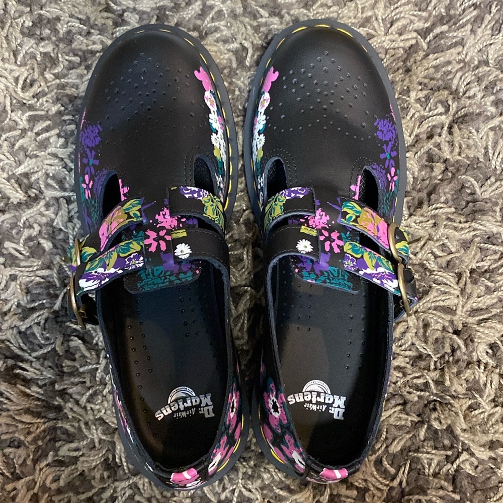 Dr. Martens 8065 Black-Multi Vintage Floral Backhand size 8 (US)